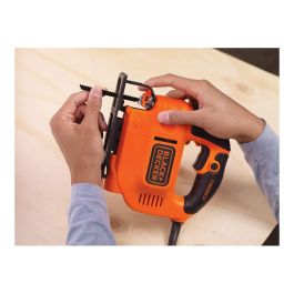 Black+Decker Sierra de Calar KS701PEK-QS 520W con Acción Pendular y Velocidad Variable 0-3.000rpm para Madera (70mm), Acero (5mm), Aluminio (15mm)
