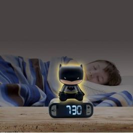 Lexibook Despertador digital Batman con luz nocturna 3D, sonidos y alarma musical temática, pantalla LCD retroiluminada para niños