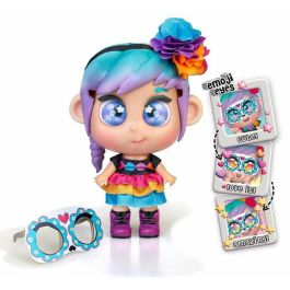 Famosa Muñeca Trottie Camila de México 25 cm - Con Poder de Hacer Llover, Incluye Antifaz, Mochila y Mapa para Niños +3 Años