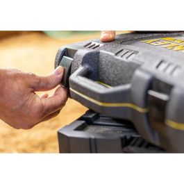 Stanley Fatmax Set de Enchufes y Vasos ¼'' + ½'' - Set 81 Piezas con Carraca 120 Dientes y Accesorios en Caja Resistente