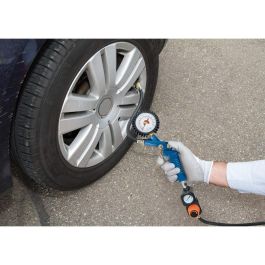 Scheppach Compresor portátil AIR CASE 2L 1100W 8 bares con 12 accesorios, pistola de aire y manija de inflado