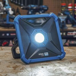 Koma Tools Foco Proyector LED 20W 1800LM, Luz Fría 6500K, Ángulo 120°, IP20, Cuerpo Aluminio, 22.8x7x22.8cm