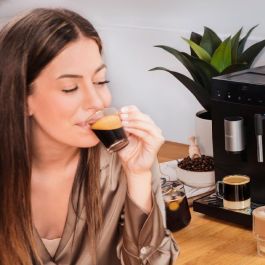 Cecotec Cafetera Superautomática Cremmaet Compact Steam 19 bares 1350W negra