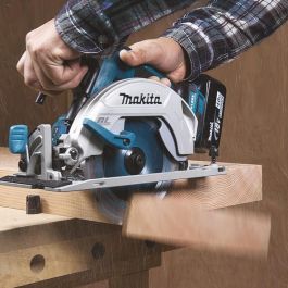 Makita Sierra Circular DHS680Z, 16.5 cm disco, 5000 RPM, Profundidad de corte 5.7 cm (90°) y 4.1 cm (45°), 18V, 3.3kg