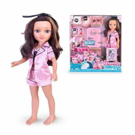 Muñeca nancy beauty fridge 42 cm ¡preparate para una emocionante rutina de belleza! mete los accesorios en la nevera para que se enfríen