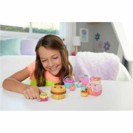 Polly Pocket Caja Sorpresa del Asistente del Chef con Accesorios, Mini Figura y Vehículo