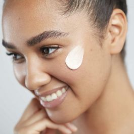 Elemis SUPERFOOD glow priming moisturiser - Crema Facial Hidratante e Iluminadora para Todo Tipo de Pieles 60 ml