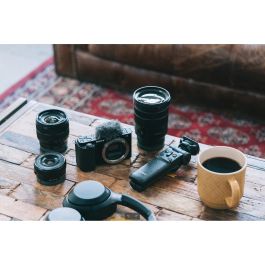 SONY ZV-E10 Cámara con Objetivo AF E 16-50mm para Sensor 35mm Full-Frame