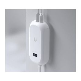 Ubiquiti Hub, 0.96" display, PoE, RJ-45 para AI Theta deployment