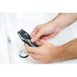 Cortapelos estanco - WAHL - AQUA GROOM - 6 W - 11 peines guía - Autonomía de batería: 3 h - Negro Cortapelos estanco - WAHL - AQUA GROOM - 6 W - 11 peines guía - Autonomía de batería: 3 h - Negro