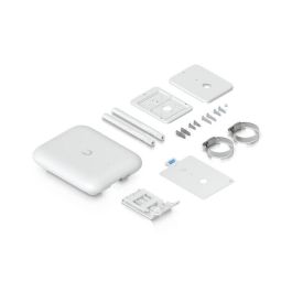 Ubiquiti U7 Punto de Acceso Inalámbrico WiFi 7 Outdoor, PoE+, Triple Banda 2.4/5/6 GHz, IPX6, hasta 200+ Clientes, Montaje Incluido