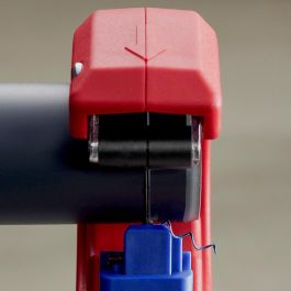 Knipex 90 23 01 BK Cortatubos para Plástico y Acero, Diámetro de Corte hasta 50 mm, Color Azul/Rojo