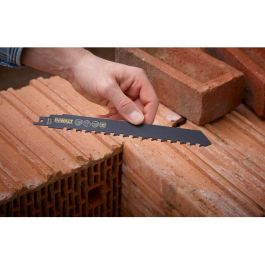 DEWALT DT2420-QZ Hoja de sierra de sable Carbide 240mm 2TPI Azul para corte de materiales resistentes