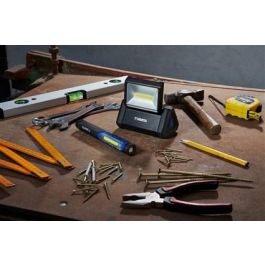 Varta 17648101421 Linterna de Trabajo Work Flex Area Light LED 3xAA Resistente al Agua y Polvo para Entornos de Bricolaje