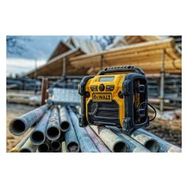DeWALT Radio Portátil Digital DCR020-QW con DAB+ y FM, compatible con baterías 10.8V-18V, color Negro/Amarillo