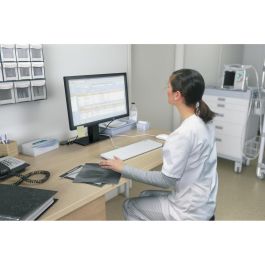 Cherry AK-C8112 Teclado médico con cable USB, QWERTZ alemán, blanco, diseño ergonómico y resistente al agua, completo (100%)