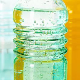 Quid Fresh Botella de Mesa de Vidrio con Tapón 1,25 L - Pack de 6 Unidades, Apto Frigorífico, Higiénica y Fácil de Limpiar