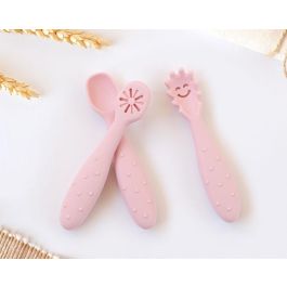 KioKids Set de 3 Cubiertos de Silicona Rosa para Bebé Lovely Friends, Pre-Cuchara, Cuchara y Pre-Tenedor, +6 Meses, 11 cm Precio: 7.79000057. SKU: B1DLX98XRL