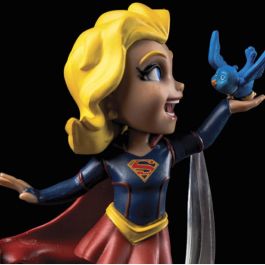 Quantum Mechanix Q-Fig DC Comics Supergirl Figura Kara Zor-El con Base