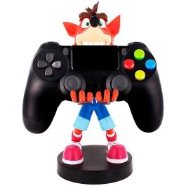 EXQUISITE GAMING Cable Guy Soporte Figura Crash Bandicoot 20cm para Mandos y Teléfonos PlayStation, Xbox y iPhone