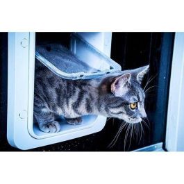 Sureflap Gatera Lector Microchip para Gatos Grandes y Perros Pequeños - Solapa Electrónica Anticolados con Memoria 32 Chips Blanca