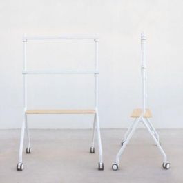 TooQ FS20207M-W Soporte de Suelo con Ruedas para TV/Monitor de 49-80" hasta 50kg, Blanco Haya con bandeja y gestión de cables