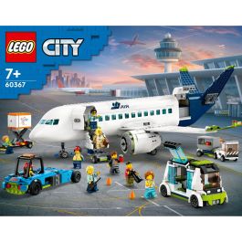 Lego 60367 Avión de Pasajeros City Exploration Juguete con Remolcador, Autobús y 9 Minifiguras - Para Mayores de 7 Años
