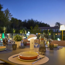 Lumisky Lámpara de mesa inalámbrica LUM3760093546508 TOD WHITE Al. 28 cm LED blanco cálido Cabezal regulable