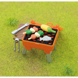 Sylvanian Families Niña Elefante y Juego de Picnic con 22 Accesorios para 4 Invitados