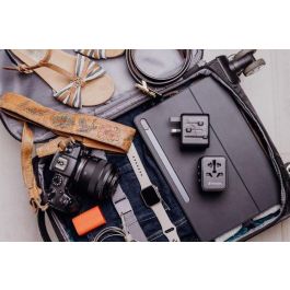 Verbatim Adaptador de Viaje Universal con Puertos USB-C PD y USB-A QC, para Más de 180 Países