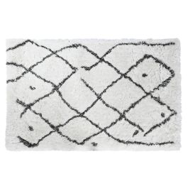 DKD Home Decor Alfombra de Diseño Boho con Estampado de Rombos, 100% Poliéster, Colores Blanco y Negro, Medidas 230x160 cm y 5 cm de Grosor Precio: 141.98999947. SKU: S3045030
