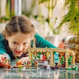LEGO 76445 Harry Potter Castillo de Hogwarts: Clase de Herbología - Juguete para niños de 8 años