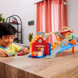 Mattel Jfl57 Disney Pixar Cars Radiador Springs Race y Rescue Circuito de Carreras con Rayo McQueen y Chick Hicks Set de Juego +4 años Mattel Jfl57 Disney Pixar Cars Radiador Springs Race y Rescue Circuito de Carreras con Rayo McQueen y Chick Hicks Set de Juego +4 años