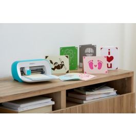 Cricut Joy 2007992 - Máquina de corte electrónica, compatible con Android, iOS, Windows y Mac, corte máximo 11.4 cm x 16.5 cm, Bluetooth, azul y blanco Cricut Joy 2007992 - Máquina de corte electrónica, compatible con Android, iOS, Windows y Mac, corte máximo 11.4 cm x 16.5 cm, Bluetooth, azul y blanco