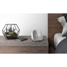 Philips TAR4406/12 Reloj despertador digital con radio FM, pantalla LED, carga USB y vibrador, color Blanco