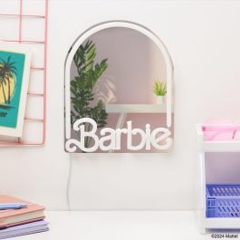 Barbie Espejo de Pared Decorativo con Luz LED Neón Rosa y Logo Oficial Barbie, Montaje Sencillo, 27 cm, Alimentación USB Barbie Espejo de Pared Decorativo con Luz LED Neón Rosa y Logo Oficial Barbie, Montaje Sencillo, 27 cm, Alimentación USB