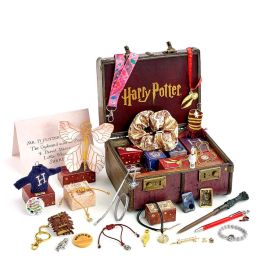 THE CARAT SHOP Calendario de Adviento Harry Potter Hogwarts Baúl Vintage con Accesorios y Joyas Sorpresa Precio: 88.50000016. SKU: B1BZGXNWXW