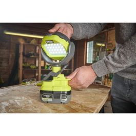 Ryobi RYO4892210207036 Lámpara de Alicates 18V, 900 Lúmenes, Rotación Horizontal 300°, Vertical 290°