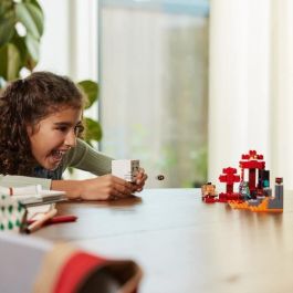 LEGO 21255 Minecraft Hinterhalt am Netherportal