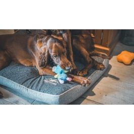 LOVES Juguete de Peluche Vaca Mini para Perros - Suave, Ligero y Cómodo con Relleno de Botellas Recicladas - 16 cm
