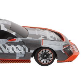 MAISTO Audi e-Tron Quattro Coche Radio Control Escala 1:24 con 6 Funciones y Cargador USB, para Niños +5 Años