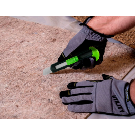 Q-connect Cúter de Plástico Ancho con Asa para Colgar Cuchilla 18 mm Blíster 1 Unidad