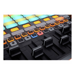 AkaiPro APC40 Mk2 Controlador USB MIDI para Ableton Live con Matriz de Clips 5x8 RGB y 9 Faders Asignables