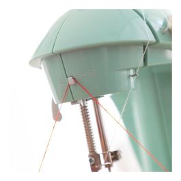 Innovagoods Mini Máquina de Coser Portátil V0103326 con LED, Cortahílos y Accesorios, 2 Velocidades, Doble Puntada, Fácil de Usar y Transportar