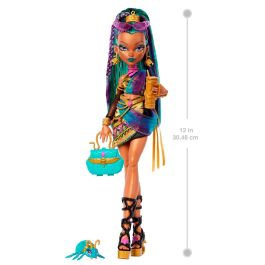 Monster High Jdr48 Muñeca Nefera De Nile, Momia Elegante Aterradora con Mascota Escarabajo Lavish, Vestido Cruzado y Accesorios Mattel