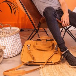 R-Go Tools Laptop bag R-Go Viva, full-grain leather, with integrated laptop stand, shoulder strap, 15.6-inch, brown R-Go Tools Laptop bag R-Go Viva, full-grain leather, with integrated laptop stand, shoulder strap, 15.6-inch, brown