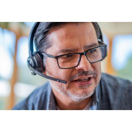 Poly Savi 8220 UC Auriculares Estéreo con Cancelación de Ruido y Conectividad USB-A para Oficina Poly Savi 8220 UC Auriculares Estéreo con Cancelación de Ruido y Conectividad USB-A para Oficina
