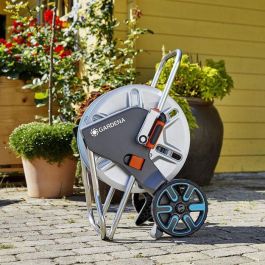 Gardena Carrete de manguera AquaRoll M con ruedas de metal, manguera Clásica 25m 15mm, tambor metálico, Kick&Stand, antigoteo, resistente a heladas Gardena Carrete de manguera AquaRoll M con ruedas de metal, manguera Clásica 25m 15mm, tambor metálico, Kick&Stand, antigoteo, resistente a heladas
