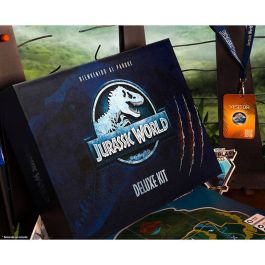 DOCTOR COLLECTOR Kit Deluxe Jurassic World - Matrícula, Ticket, Pulsera, Mapa, Guía Dinosaurios, Pase VIP, Postal, Moneda y Pegatinas Exclusivas
