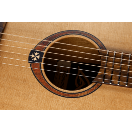 Lag Guitarra Acústica Travel Tramontane A/E Natural – Tamaño Reducido con Conexión para Uso en Vivo